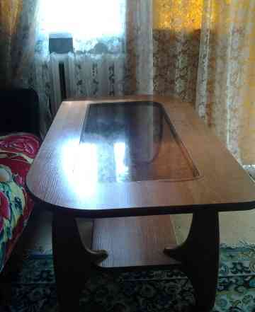 Стекляный гостиный стол