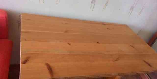 кухонный деревянный стол