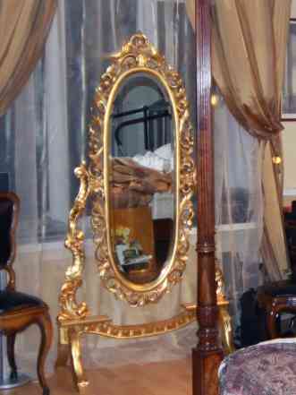 Золотое резное зеркало