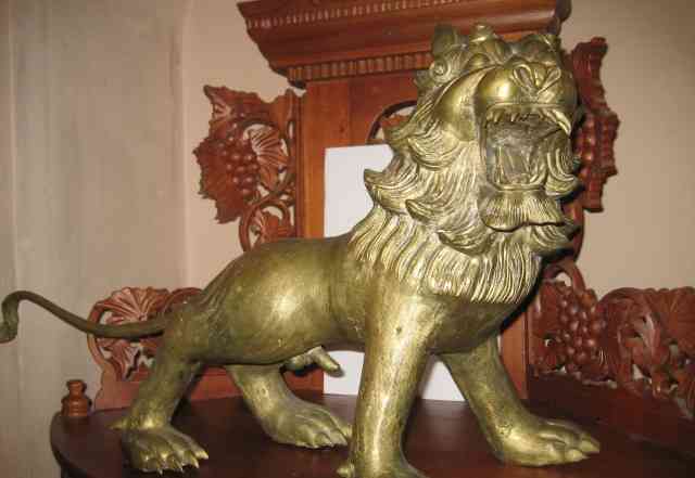 Фигурка льва, бронза