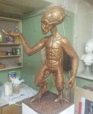 статую Гуманоида-Инопланетянина