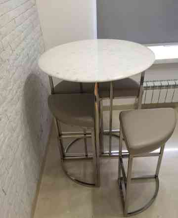 Стол и стулья для кухни из белого мрамора