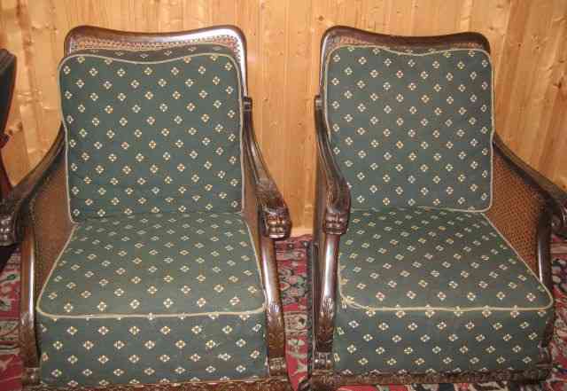 Антикварные диван и два кресла