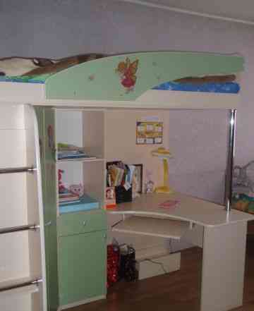 Кровать для ребёнка+ школьный уголок+ шкаф