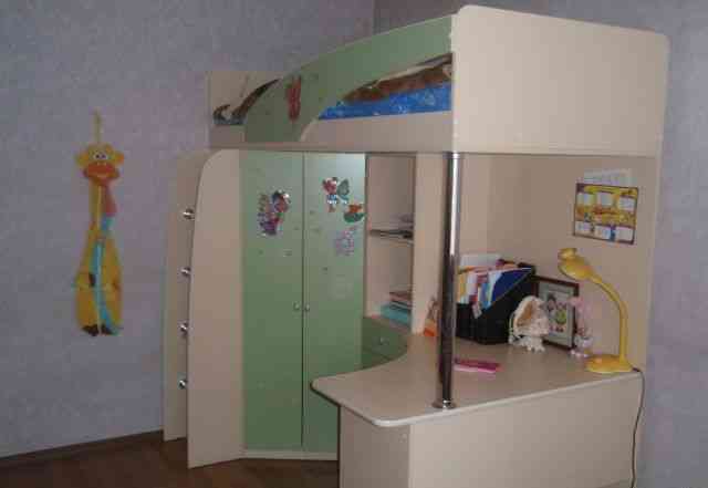 Кровать для ребёнка+ школьный уголок+ шкаф