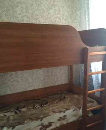  детскую двухэтажную кровать