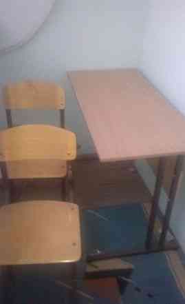 Школьная парта + 2 стула