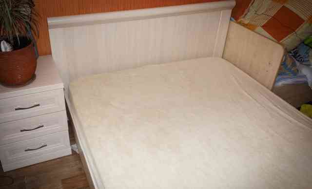 Кровать двуспальная (дуб молочный) 140 см. 2 тумбы