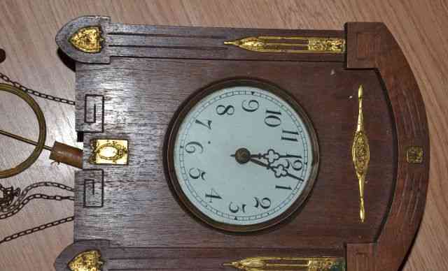 Настенные старинные часы с боем