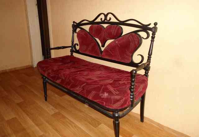 Антикварный декоративный диванчик