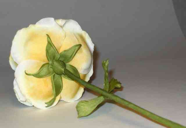 Цветы из шелка Роза Колетт
