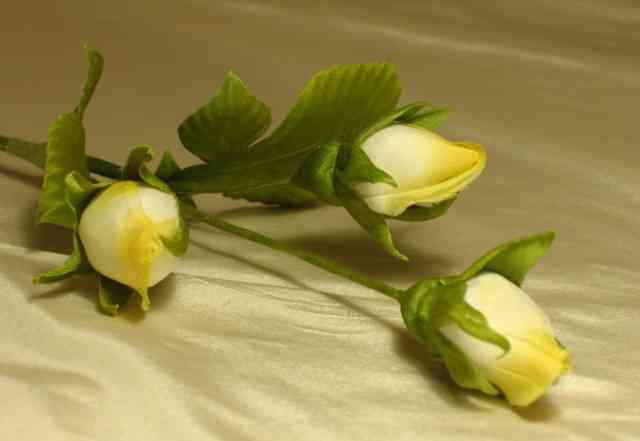 Цветы из шелка Бутоны роз