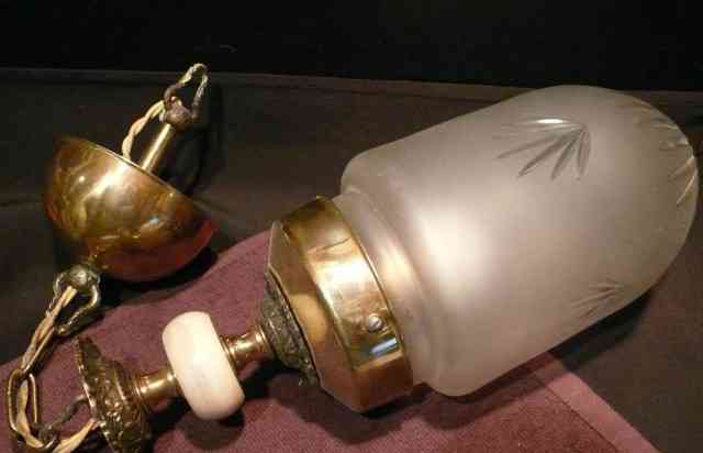 Подвесная лампа с плафоном