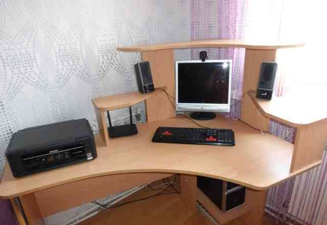 Компьютерный стол и письменный стол