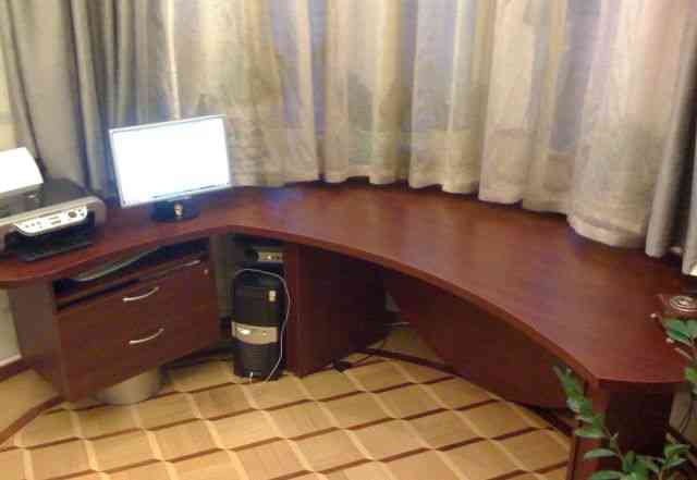 Редкий письменный стол