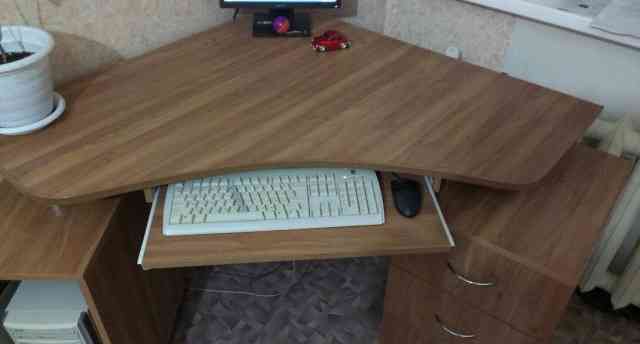Компьютерный стол (стол для компьютера)