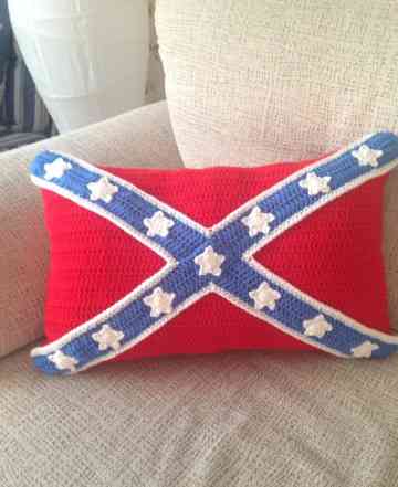 Вязаная подушка "Флаг Конфедерации" (кша)