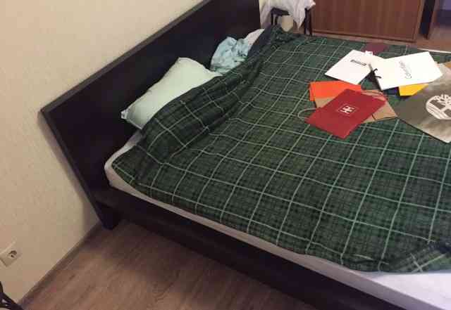 Двуспальная кровать ikea "мальм" 180х200 см