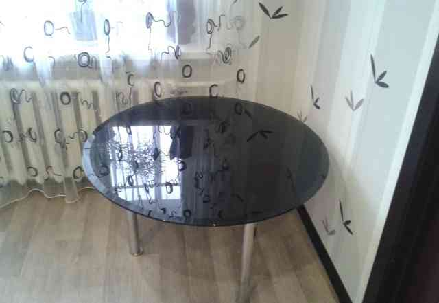 Стеклянный стол диаметр 1м. толщина стекла 10мм