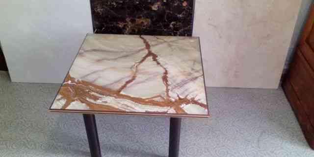 Стол из натурального камня (оникс)