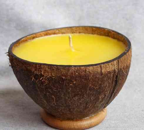 Декоративные свечи в кокосе