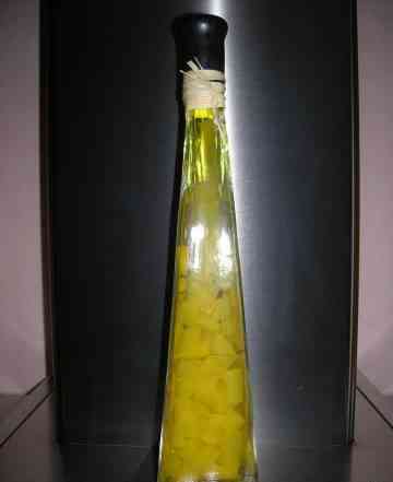 Бутылка декоративная с ананасами