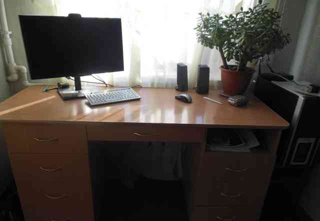 Письменный стол, комод, тумбочки