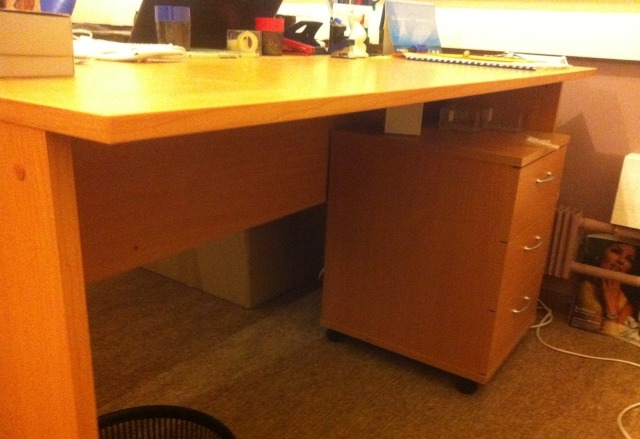 Офисный стол из дсп. 4 штуки. Б/У