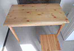 Кухонный стол и 4 табурета из массива дерева