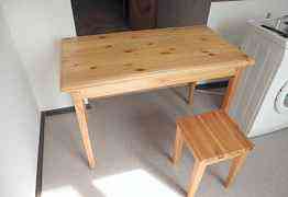 Кухонный стол и 4 табурета из массива дерева