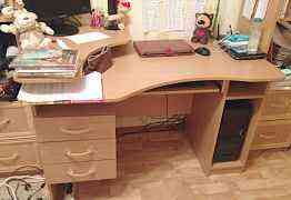компьютерный стол и шкаф