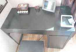 Письменный стол ikea состояние нового+ стул