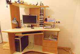 Удобный, многофунциональный, компьютерный стол